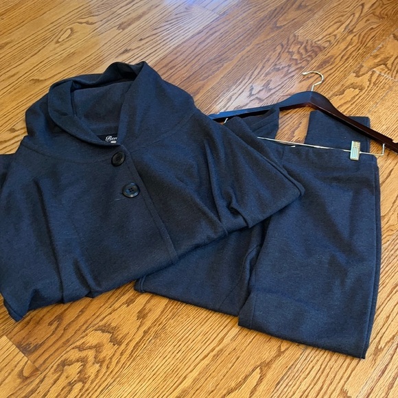 Renè Madison Ave Woman’a Matching Set Size M - Picture 1 of 9